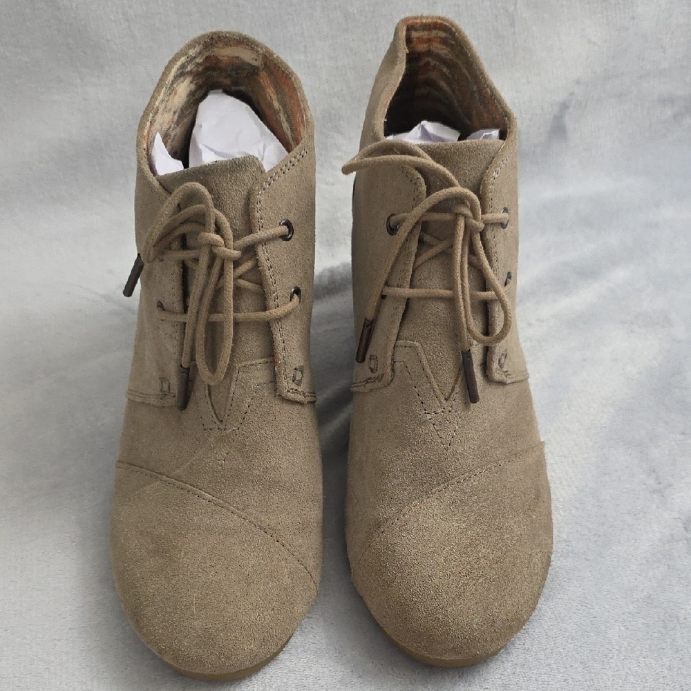 TOMS Desert Wedge Booties Womens Tan Suede Lace Up Ankle Boots Casual Comfort - Picture 3 of 12